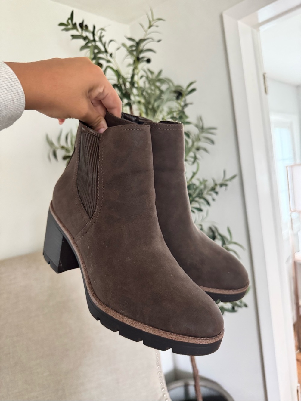 Naturalizer Women’s Block Heel Chelsea Boot Water Repellant Size 9